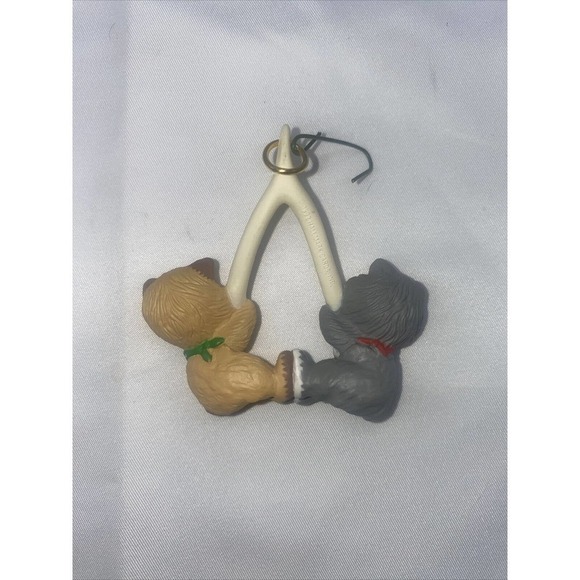 1992 HALLMARK KEEPSAKE ORNAMENT "HOLIDAY WISHES" 05131 - Picture 4 of 4